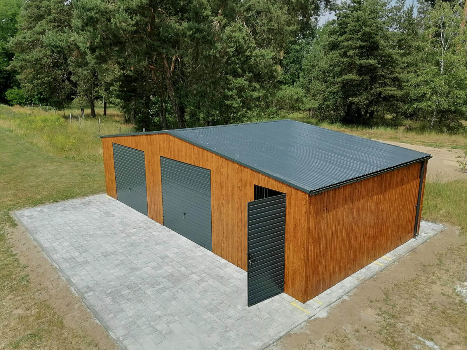 Garaż blaszany 10 x 6 drewnopodobny złoty dąb + 7016 Grafit Mat