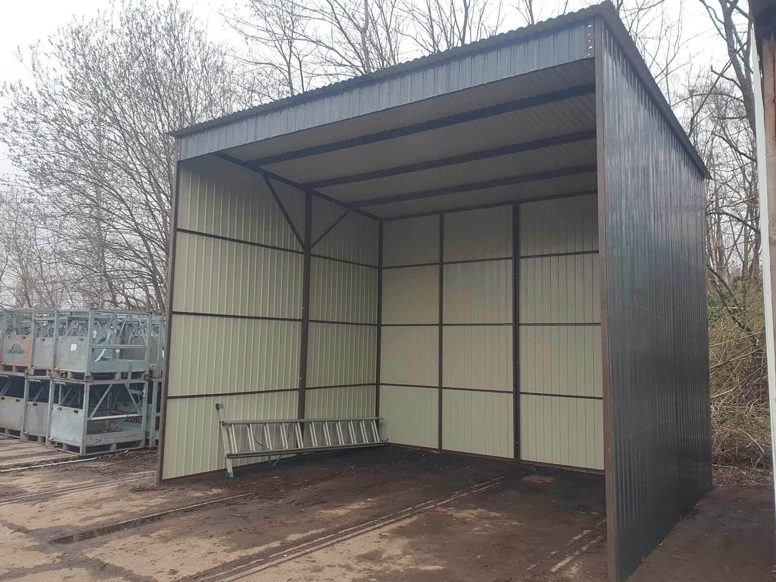 Wiata garażowa 3 x 3 kolor RAL 7016 Grafit Mat, spad dachu na tył widok od frontu