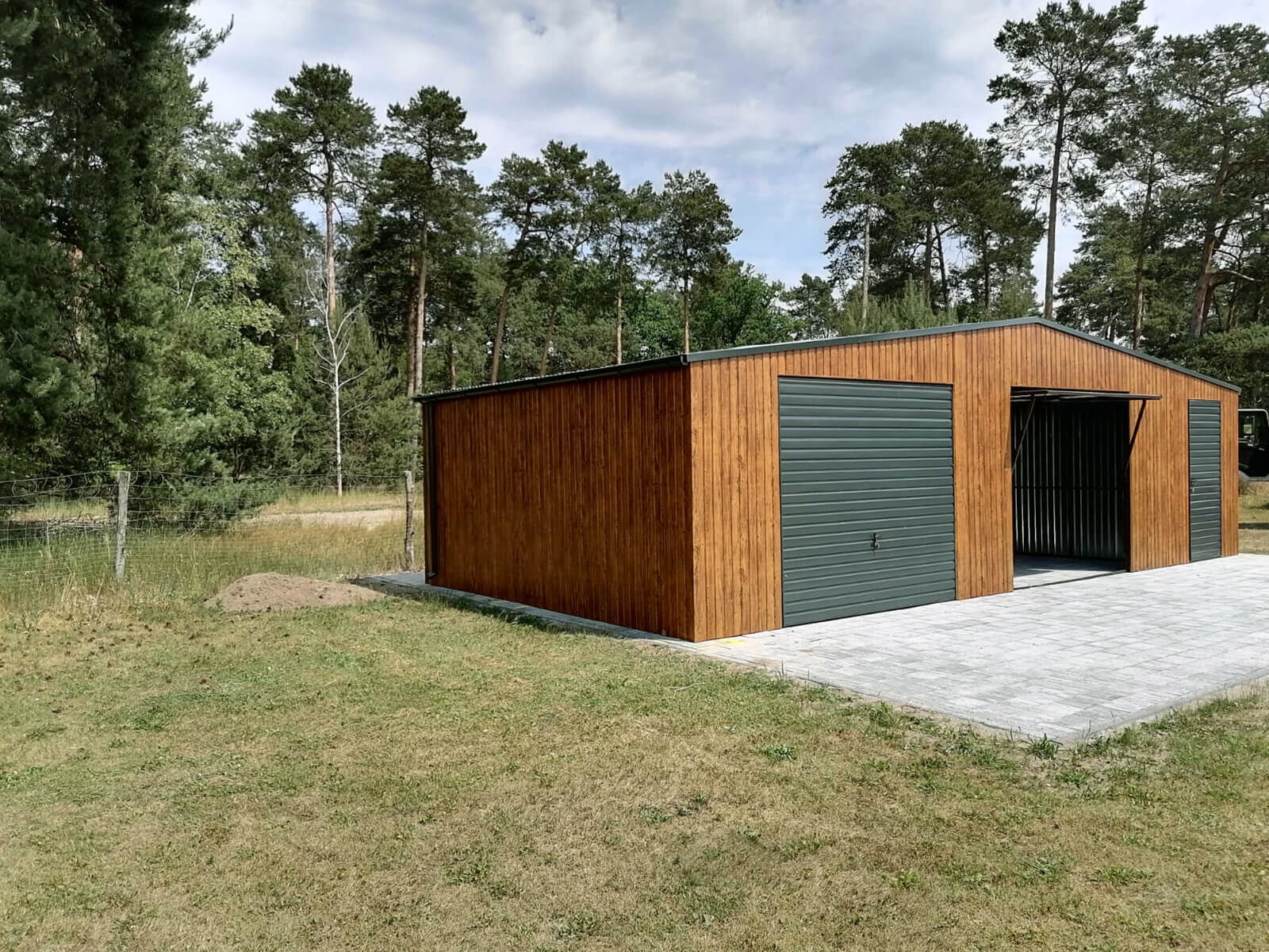 Garaż blaszany 10 x 6 drewnopodobny złoty dąb + 7016 Grafit Mat