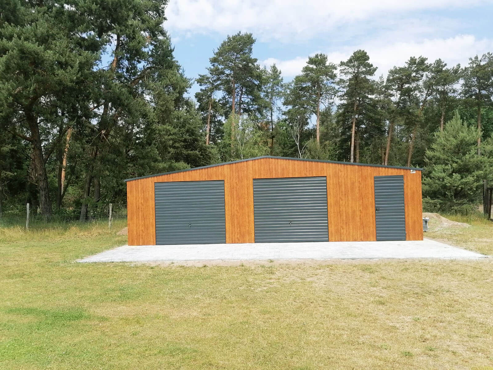 Garaż blaszany 10 x 6 drewnopodobny złoty dąb + 7016 Grafit Mat