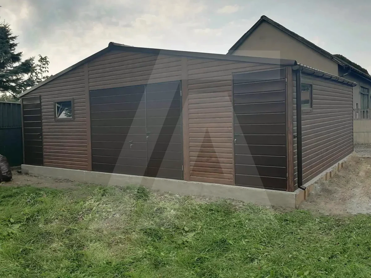 Garaż blaszany drewnopodobny Orzech 9 x 5 dwuspadowy