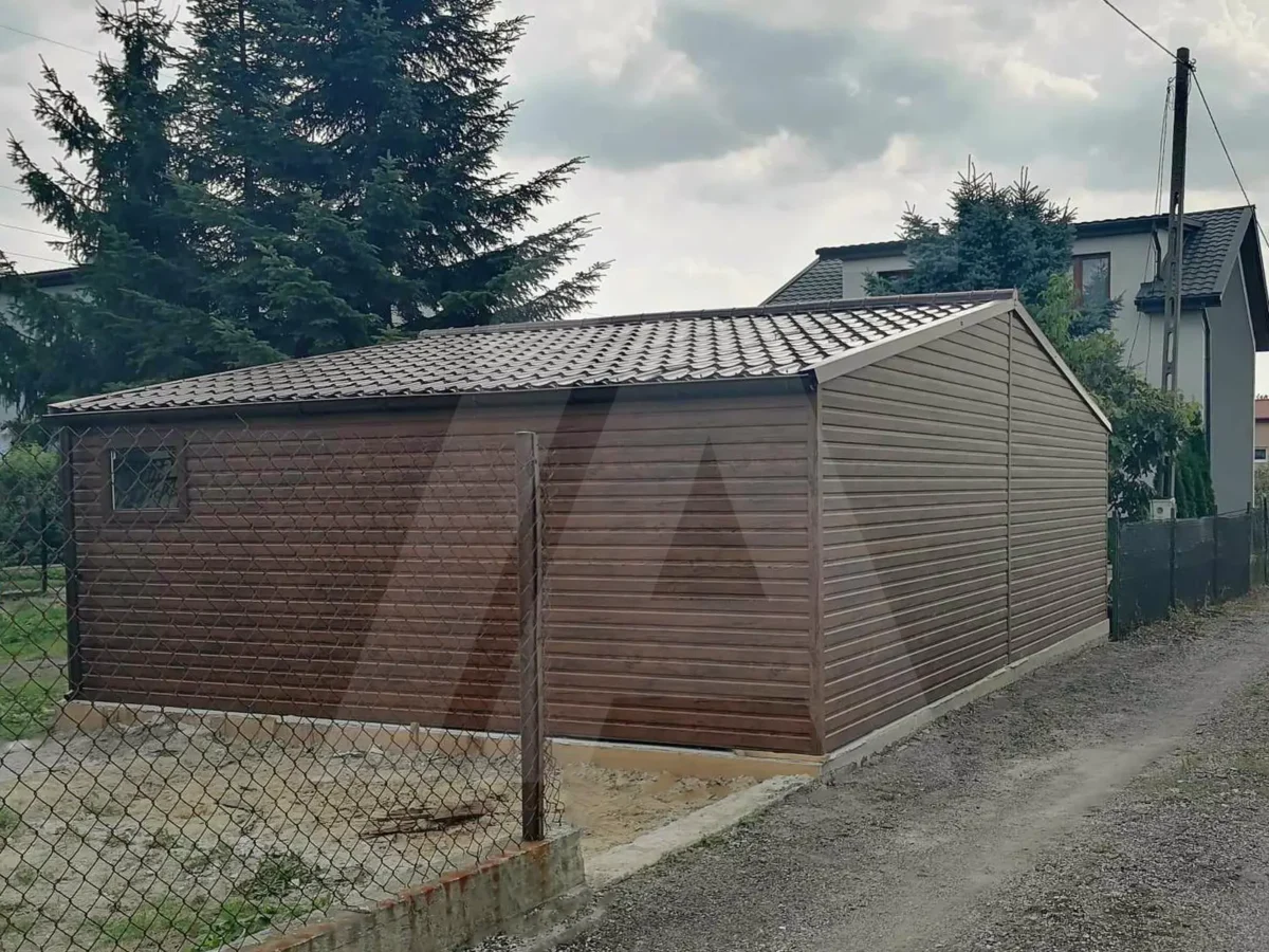 Garaż blaszany drewnopodobny Orzech 9 x 5 dwuspadowy