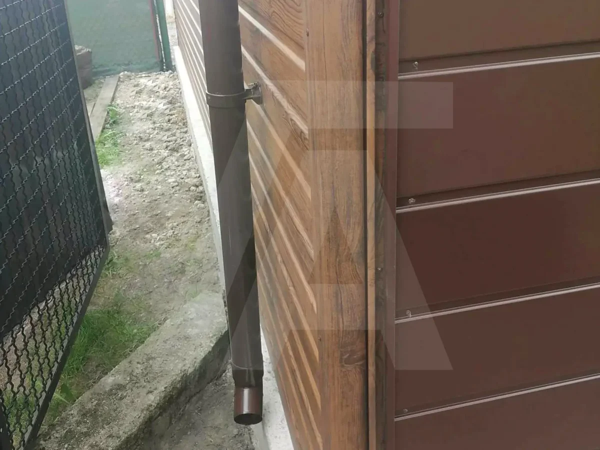 Garaż blaszany drewnopodobny Orzech 9 x 5 dwuspadowy