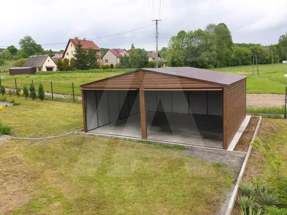 Garaż blaszany drewnopodobny złoty dąb 6 x 5.50 dwuspadowy