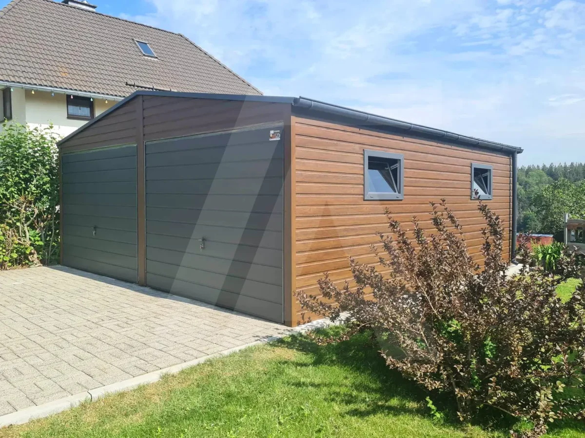 Garaż blaszany dwuspadowy 6 x 6.5 drewnopodobny Orzech